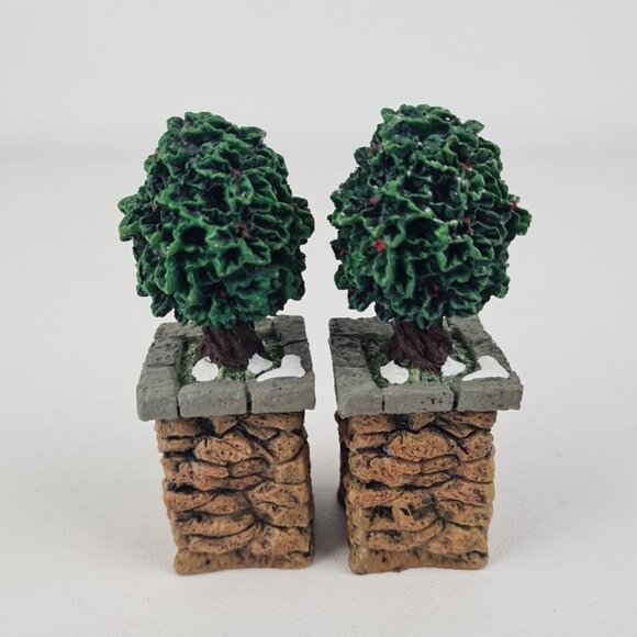 Heritage Village Collection Stone Corner Posts With Holly Tree Set Of 2 52649 - Picture 1 of 6